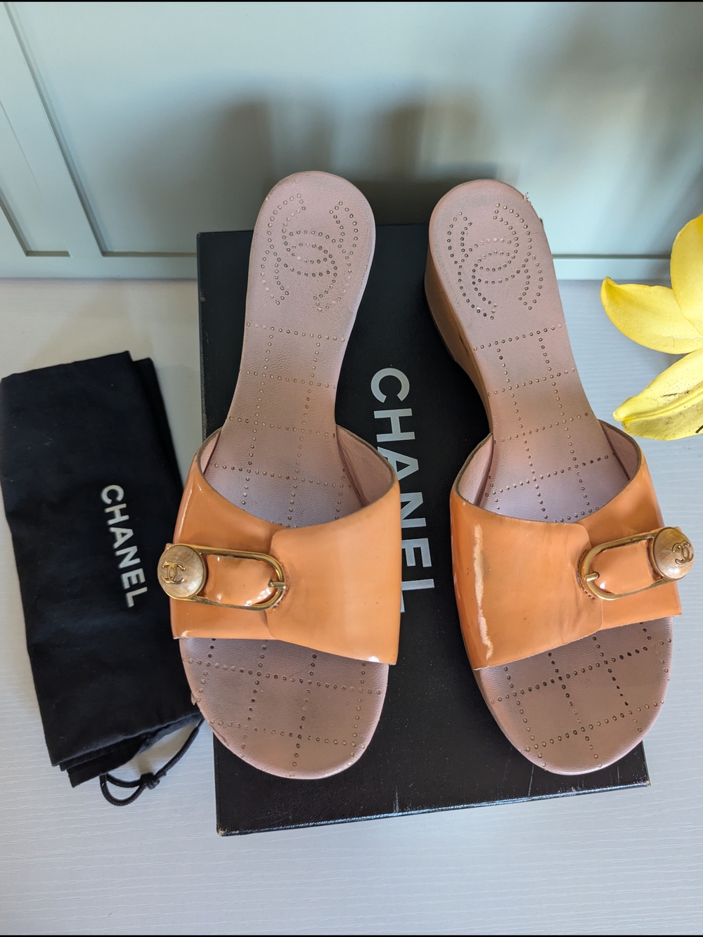Chanel patent leather wooden platform slide mules - Picture 3 of 15